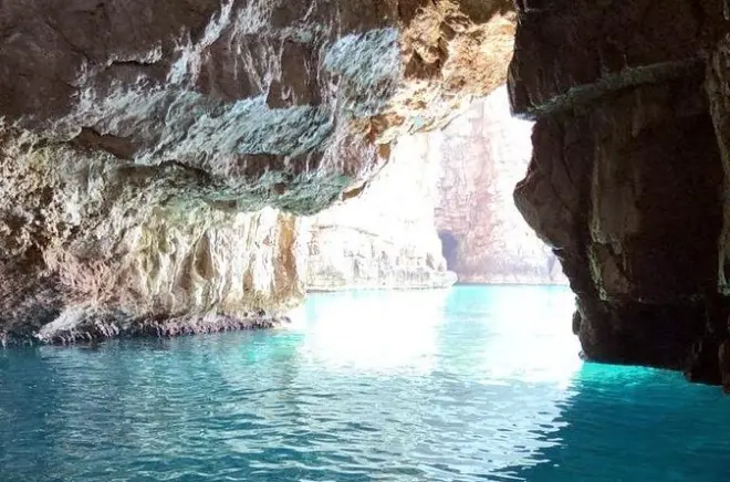 Grotta Azzurra e Madonna dello Scoglio: Nuota in acque turchesi