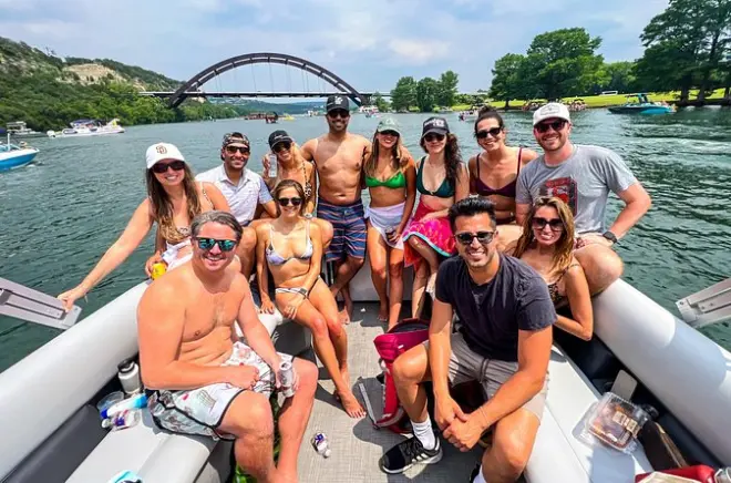 Lake Austin Private Pontoon: 4-Hour Boat Rental for Groups