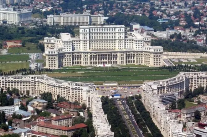 Bukarest Privattour: Parlament, Villa & Dorfmuseum
