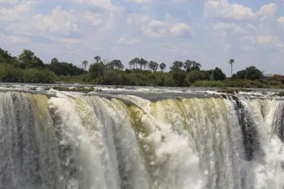 Cataratas victoria desde kasane: Lados de zimbabue y zambia
