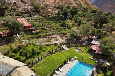 Colca Canyon Trek 2-Day: Condor Viewpoint & Canyon Descent