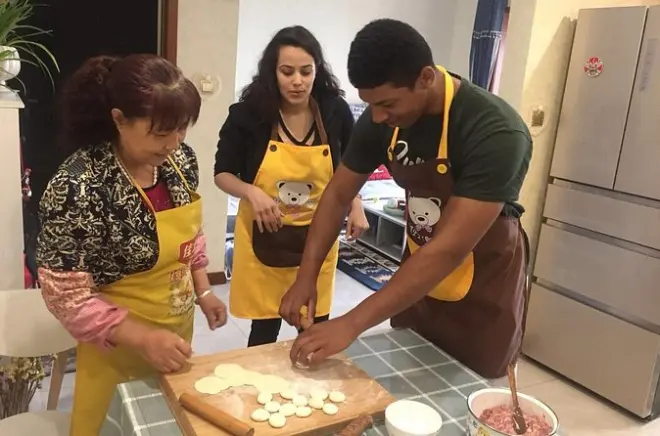 Clase de cocina de dumplings en Xi'an: Aprende con una familia local