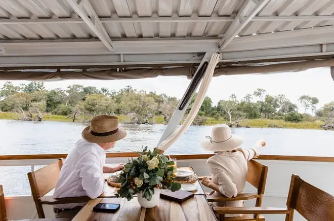 Pranzo a 3 portate in crociera sul fiume Zambesi a Victoria Falls