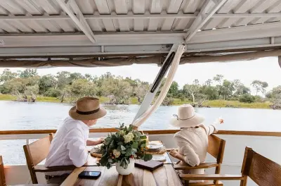 Pranzo a 3 portate in crociera sul fiume Zambesi a Victoria Falls