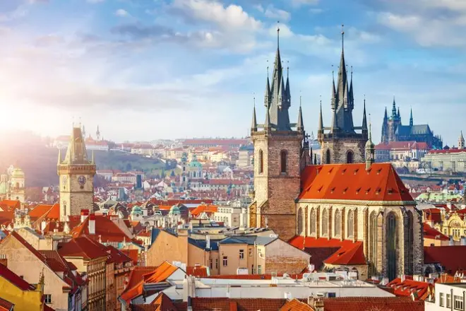 Private transfer Passau to Prague with 2-hour stop