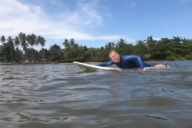 Aulas de surf em Hikkaduwa: Aprenda com instrutores experientes