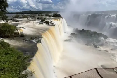 Cataratas del Iguazú y parque de aves con guía bilingüe privado