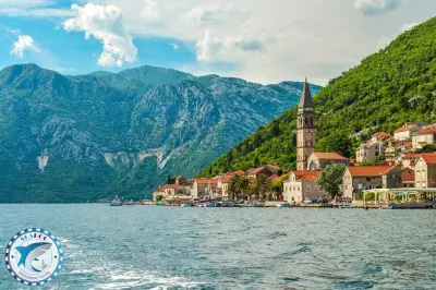 Tour in motoscafo baia di Kotor: Grotta blu, pranzo e nuoto