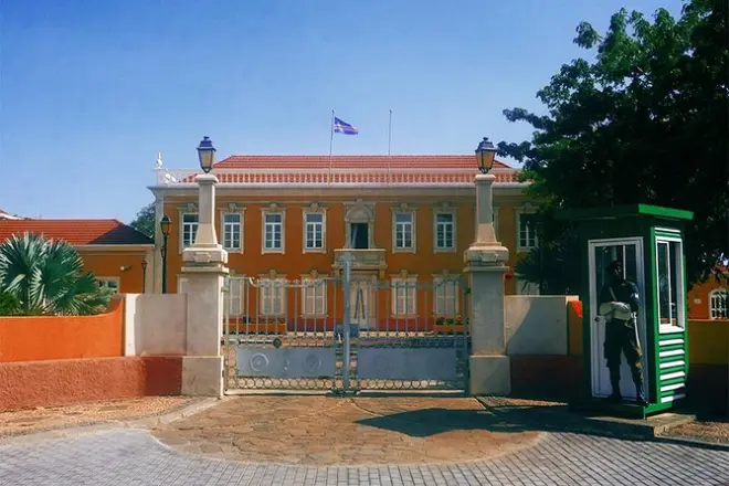 Praia e Cidade Velha con rovine UNESCO e storia del mercato schiavi