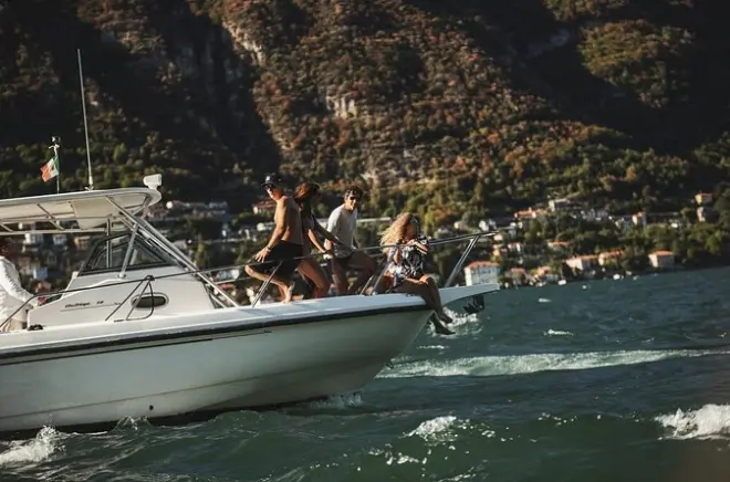 Crociera privata in barca sul lago di Como: 4 ore con capitano