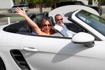 Las vegas drive-up hochzeit: schnelle, legale trauung direkt am auto mit lizenziertem trauredner – nur minuten vom marriage bureau entfernt.