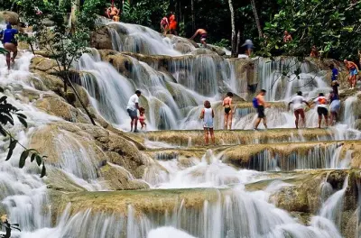 Ocho Rios Tour: Dunn's River Falls Climb and Shops