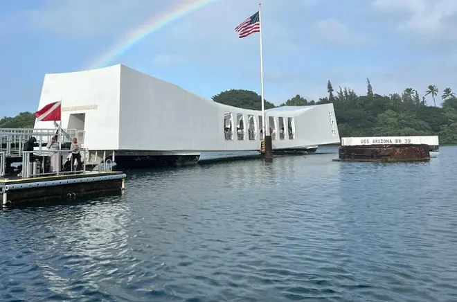 Pearl Harbor & Iolani Palace Private Tour: Honolulu History