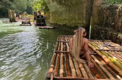 Great River Rafting in Negril: Bambusfloß & Kalkstein-Fußmassage