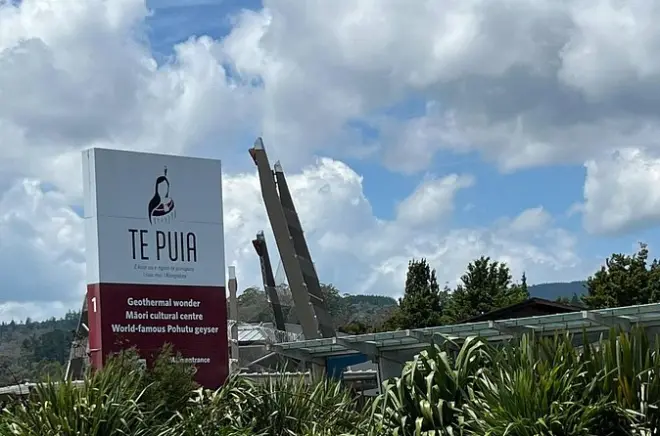 Privater Luxus-Transfer ab Auckland zu Te Puia und Redwood Park