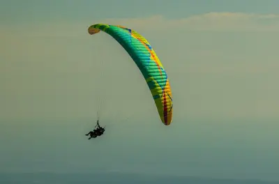 Parasailing a Budva: Volo tandem da 770 metri