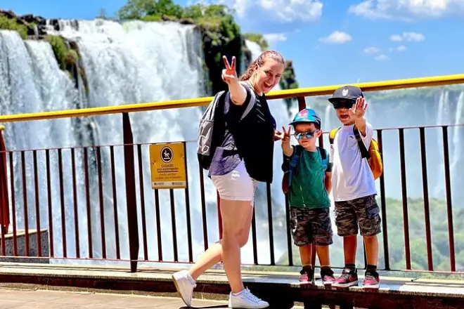 Tour privado en Iguazú: Helicóptero, barco y parque de aves