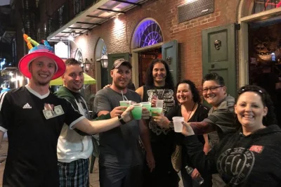 Scopri il lato misterioso di new orleans con un tour dei pub nel french quarter, storie di fantasmi e drink tipici. passeggiata guidata di 2 ore con soste nei bar. età minima 21 anni.