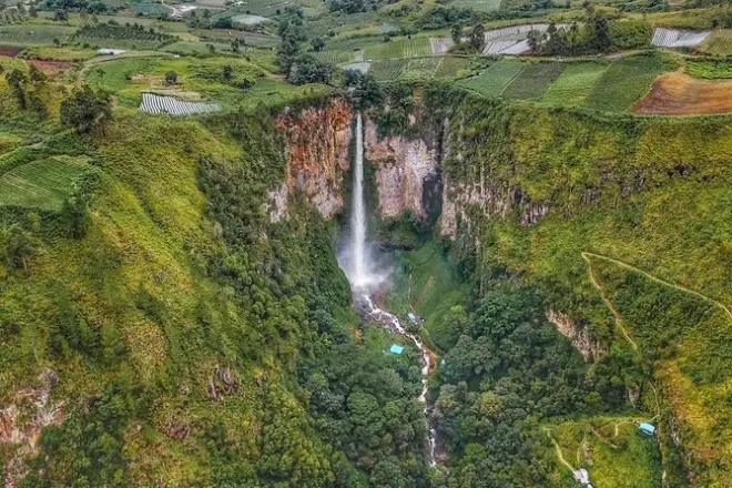 Karo Highlands & Lake Toba Private Tour with Volcanoes