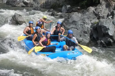 Rafting no rio Mamoni de Panama City: Corredeiras classe III-IV