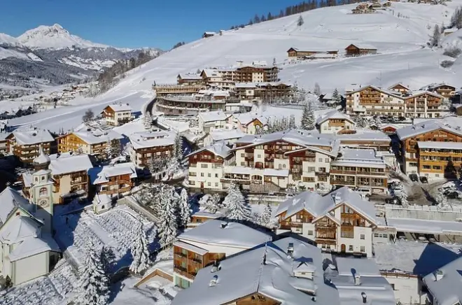 Private Transfer San Cassiano to Venice: Dolomites Views
