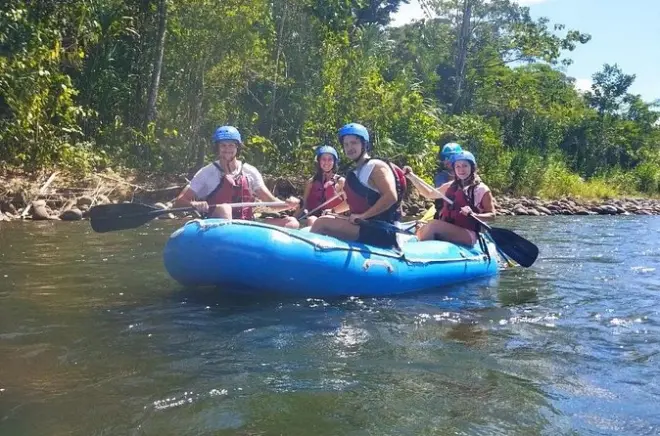 Rafting sul fiume Sarapiqui classe II-III: 12 rapide per famiglie