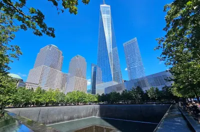 Ground Zero 9/11 Memorial tour: Downtown Manhattan with guide