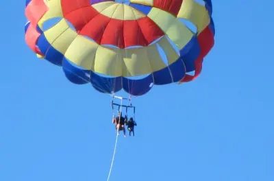 Parasailing à Cebu : 150 mètres au-dessus des îles tropicales