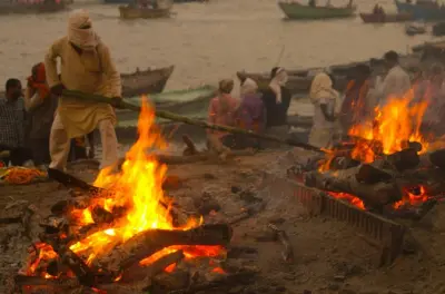 Varanasi Manikarnika Ghat : Visite guidée du site de crémation