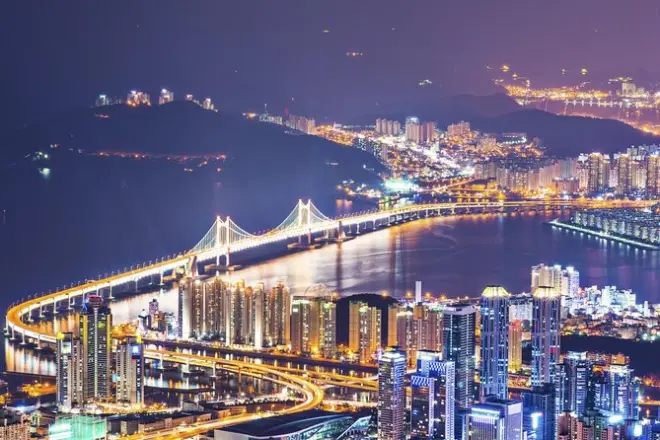 Busan à noite: Ponte Gwangan e Cinema Center
