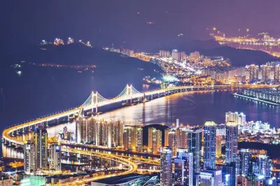 Busan di sera: Ponte Gwangan e Cinema Center