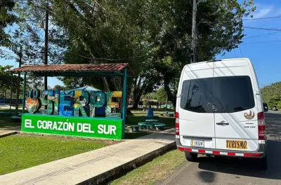 Traslado privado de Manuel Antonio a Sierpe en van con aire acondicionado