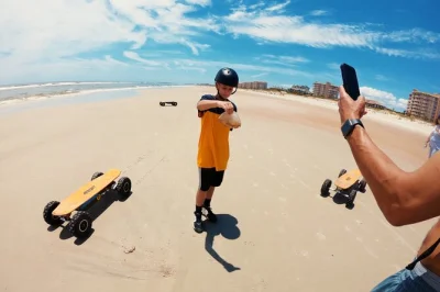 Erlebe amelia islands strände auf dem e-skateboard, suche haifischzähne an den wellenbrechern und erhalte coole gopro-fotos – inklusive guide und kompletter ausrüstung.