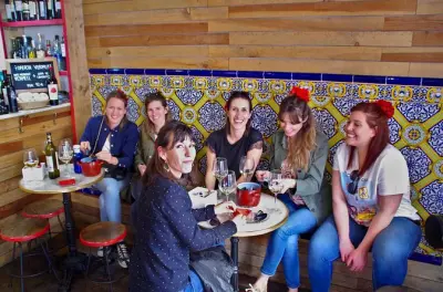 Valencia tapas tour: Taste 4 local bars with wine pairings