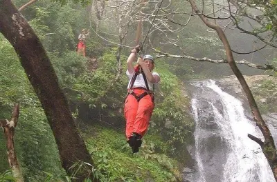 Zipline a Puntarenas: 18 linee sopra 11 cascate