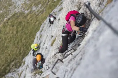 Via ferrata Slovénie : Escaladez des falaises exposées avec un guide