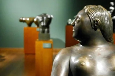 Entdecken sie bogotas candelaria, besuchen sie das botero museum und erleben sie die tequendama wasserfälle auf einer privaten halbtagestour mit hotelabholung. buchen sie jetzt ihr kulturelles erlebn