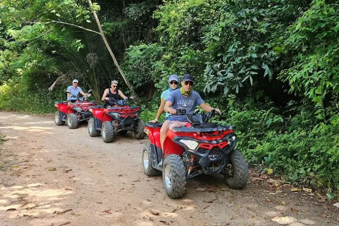 Andar de ATV em Ko Pha Ngan: Trilhas na selva e mirantes na montanha