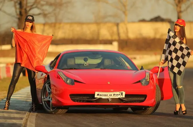 Ferrari 458 Testfahrt auf einer Rennstrecke bei Mailand