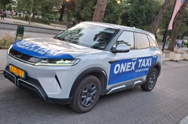 Taxi privato dall’aeroporto di Tirana a città e dintorni