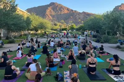Outdoor-Yoga im Papago Park Phoenix: Private geführte Einheit