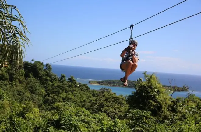 Snorkeling in Roatan: Zip Line, Wildlife & Reef