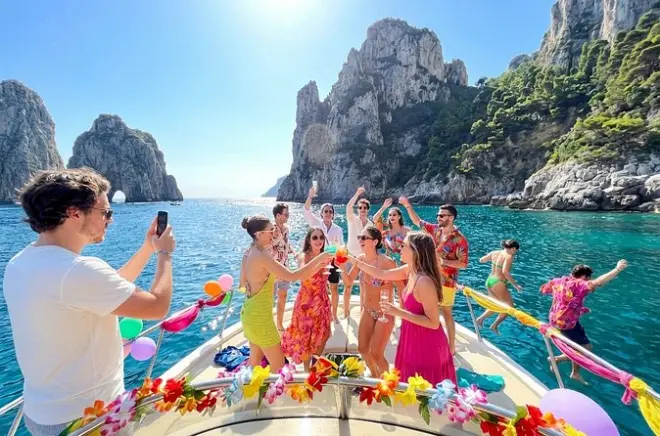 Capri Bootstour mit Blaue Grotte, Faraglioni & 4 Std. Aufenthalt