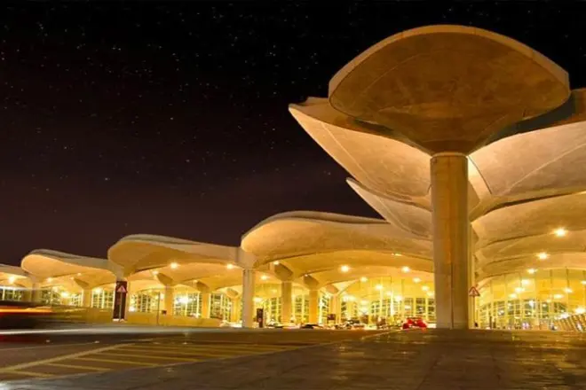 Privater Transfer Amman Flughafen Petra: 3 Stunden Fahrt