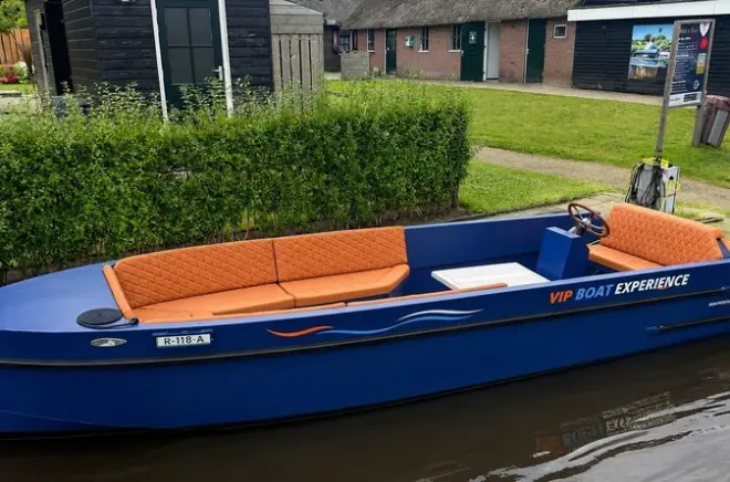 Giethoorn : Balade en sloop électrique avec skipper