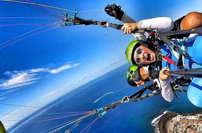 Tandem-Akro-Gleitschirmflug über Süd-Teneriffa