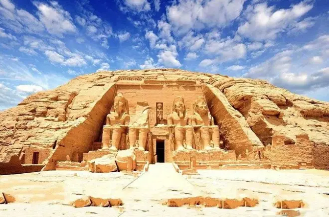 Abu Simbel privat ab Assuan mit Auto – Menschenmassen meiden