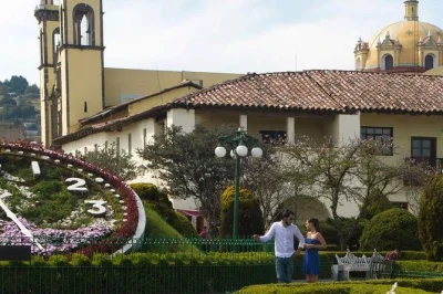 Feel mountain air in zacatlán, taste fresh apple cider, see handmade christmas spheres, and visit puebla’s magic towns with a private guide and easy pickup.