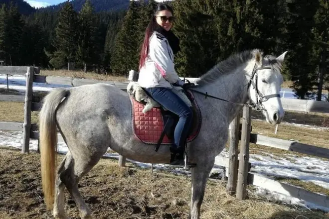 Cavalgada perto das montanhas Ródope a partir de Plovdiv