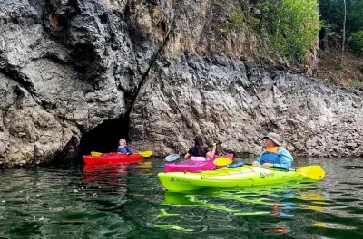 Kajakfahren in den Karpaten: Seen und Bergwanderung